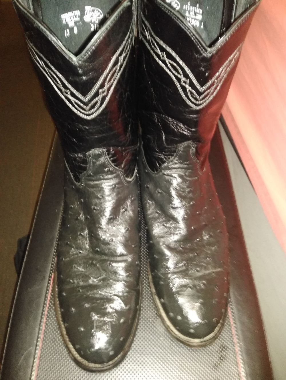 Justin 3171 Full-Quill Ostrich Boots. Black. Size 13D.